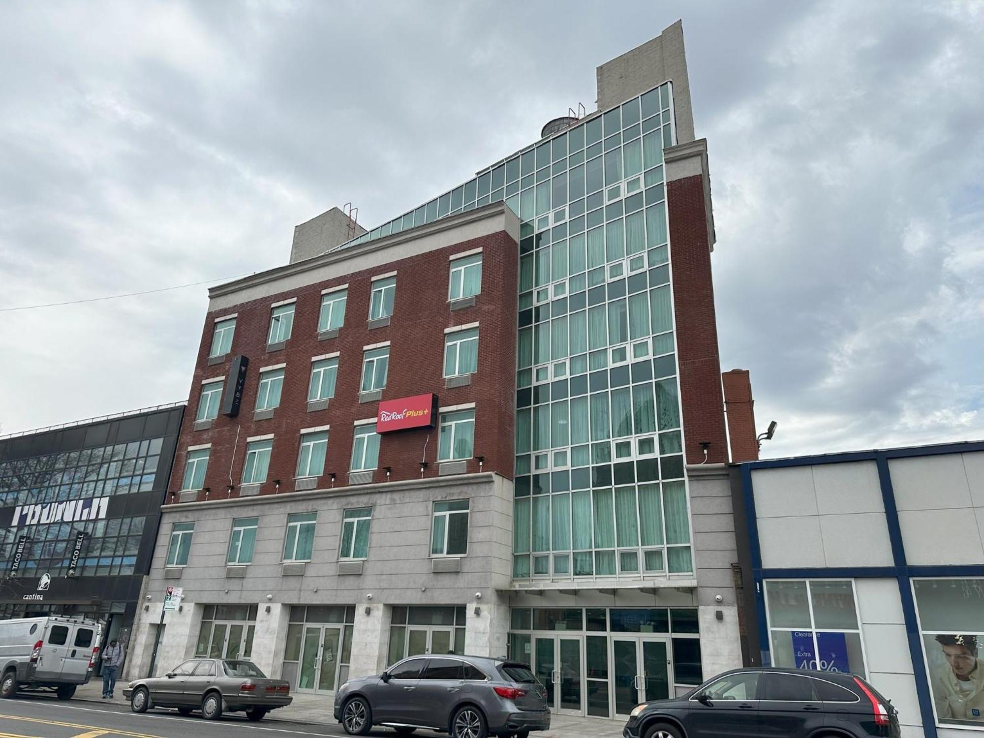 Red Roof Plus Brooklyn - Flatbush Ave Нью-Йорк Екстер'єр фото