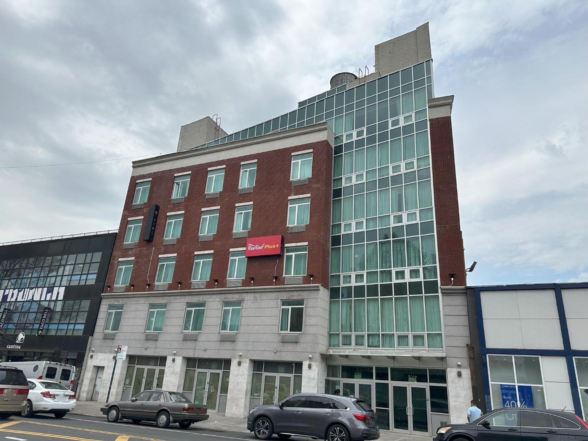 Red Roof Plus Brooklyn - Flatbush Ave Нью-Йорк Екстер'єр фото