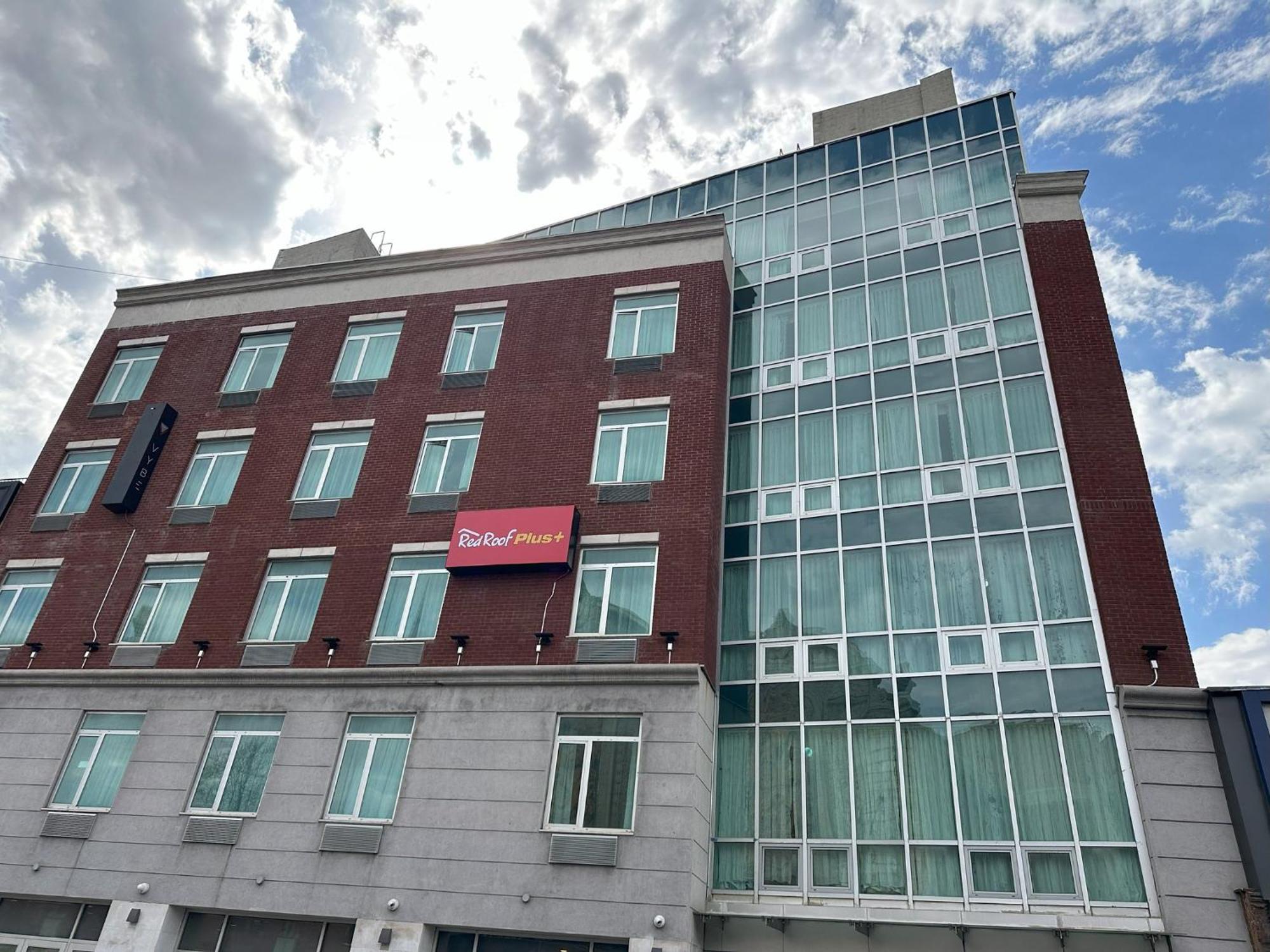 Red Roof Plus Brooklyn - Flatbush Ave Нью-Йорк Екстер'єр фото
